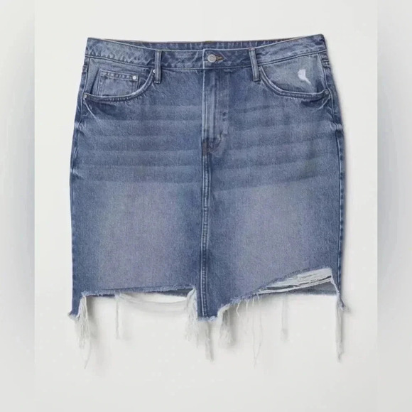 H&M Divided Distressed Jean Denim Raw Hem Skirt Womens Size 10 - Picture 1 of 7